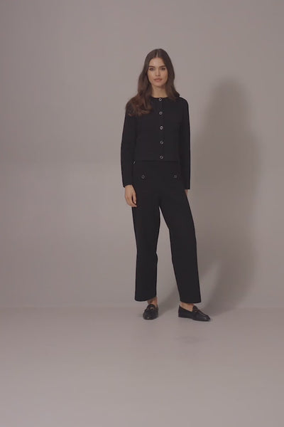 Veste en maille à col rond et boutons sur le devant