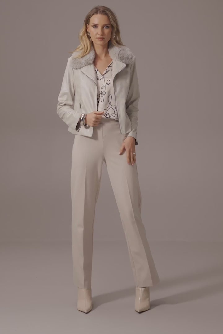 Veste trapèze en daim métallisé avec col en fausse fourrure