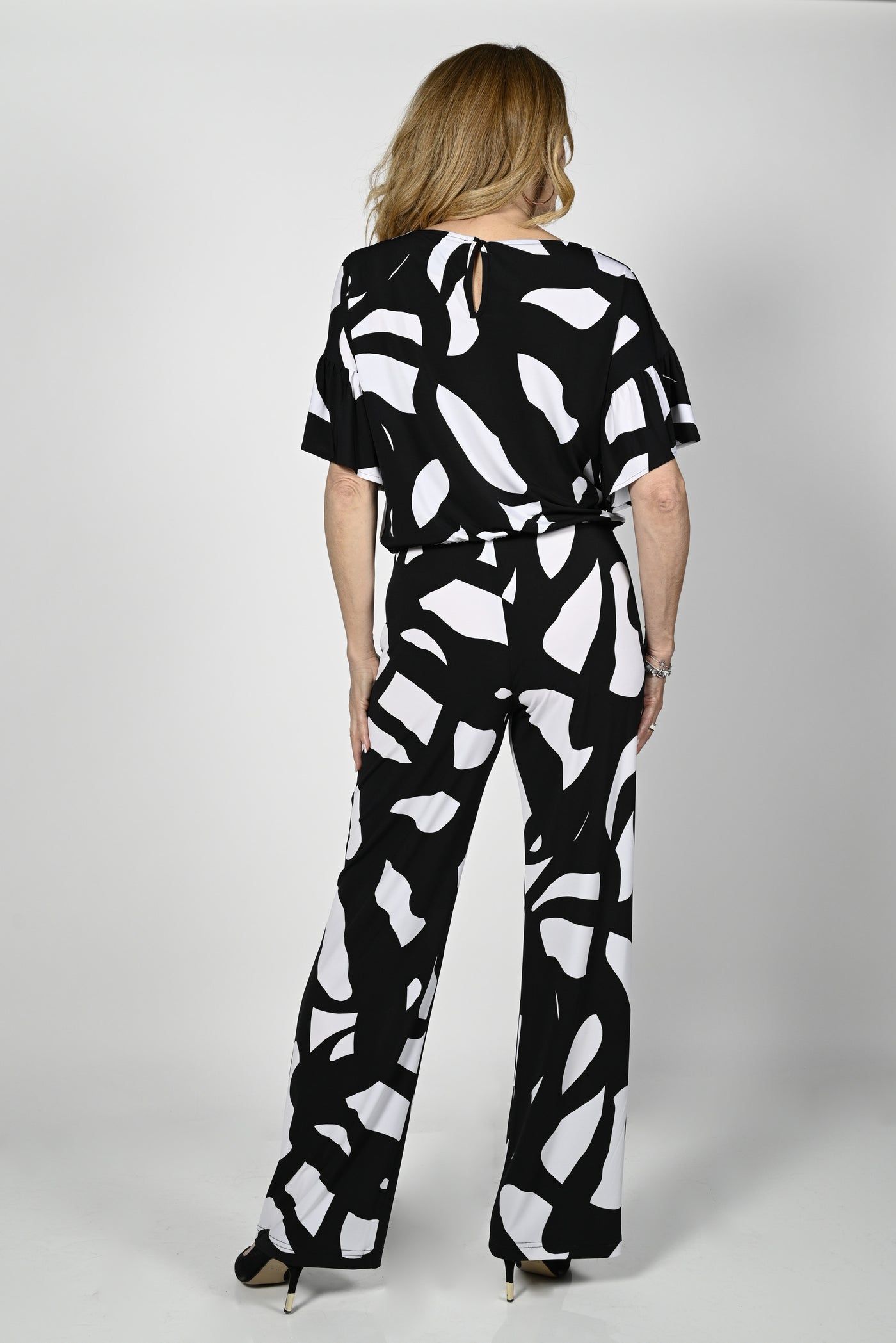 Frank Lyman Abstract Print Pants 