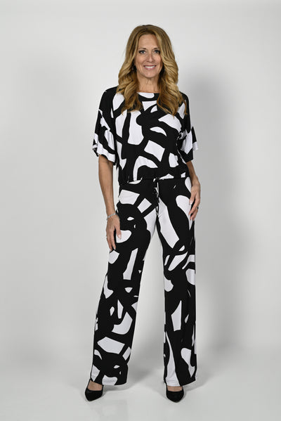 Frank Lyman Abstract Print Pants 