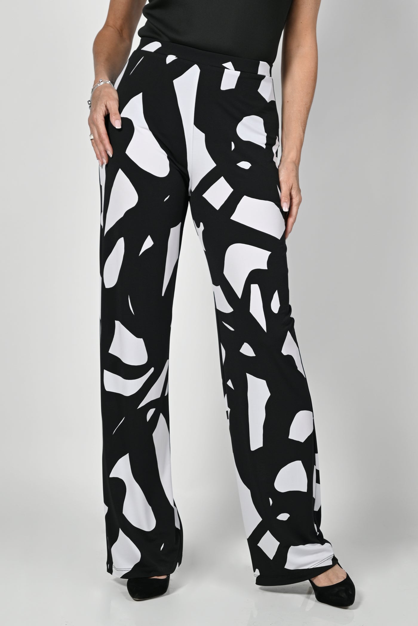 Frank Lyman Abstract Print Pants 